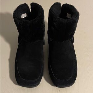 Vionic Black Faux Fur Maizie Boots- Size 8